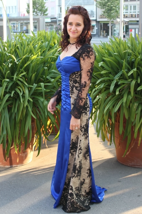 Bild von Frau im Abendkleid